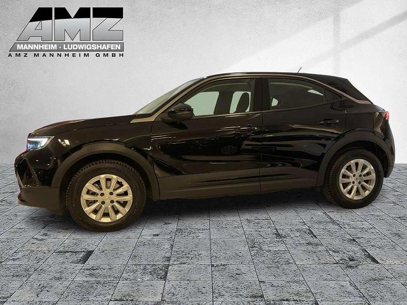 Gebraucht Opel Mokka-e Edition 100 kW (136 PS) 2023 Lackierung schwarz perla nera/ SUV