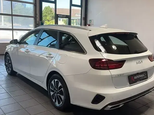 Gebraucht Kia Ceed Vision 141 PS (103 kW) 2022 Weiß Kleinwagen