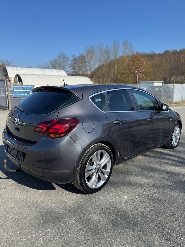 Gebraucht Opel Astra Cosmo 116 PS (85 kW) 2010 Grau Kleinwagen