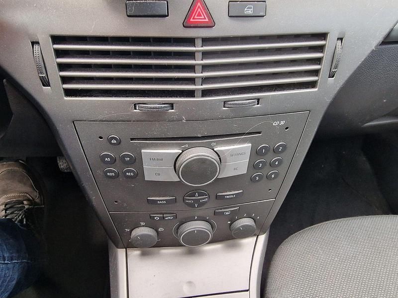 Gebraucht Opel Astra 105 PS (77 kW) 2005 Silber Limousine