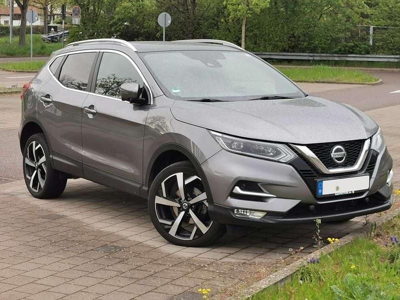 Grau Gebraucht 2019 Nissan Qashqai Tekna SUV | 18.700 € (Fairer Preis) - Bild 1/4