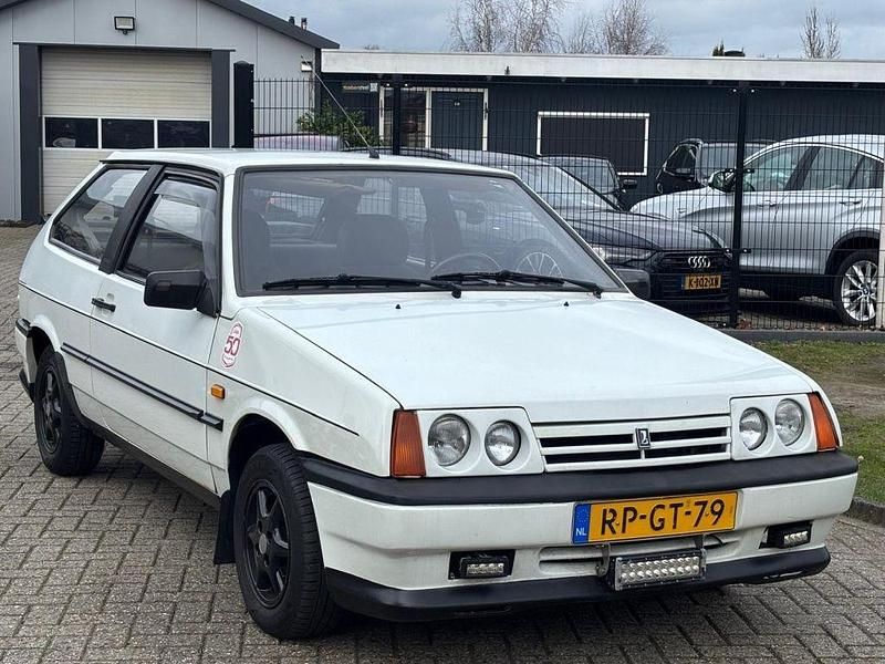 Second-hand Lada Samara 71 CP (52 kW) 1997 Alb Hatchback