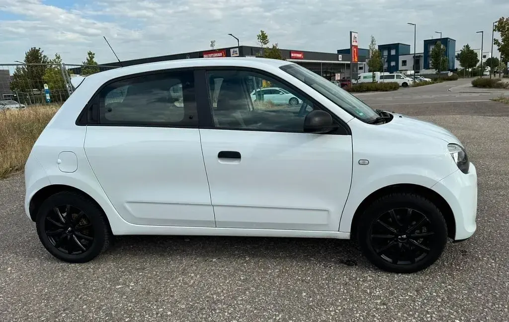 Gebraucht Renault Twingo Life 69 PS (50 kW) 2017 Weiß Kleinwagen