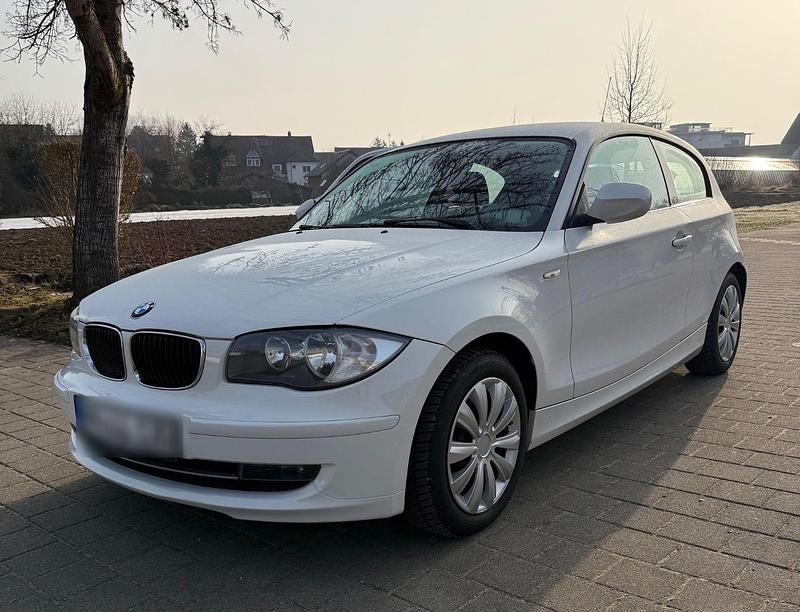 Gebraucht BMW 116 122 PS (89 kW) 2013 Weiß Kleinwagen