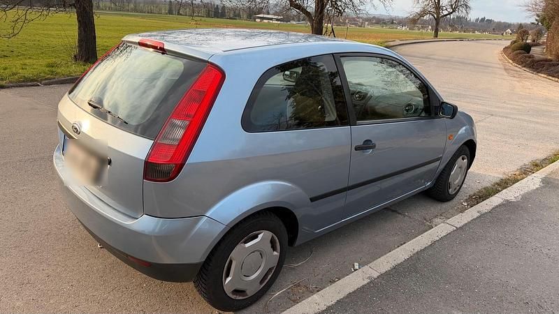 Gebraucht Ford Fiesta 60 PS (44 kW) 2005 Blau Kleinwagen