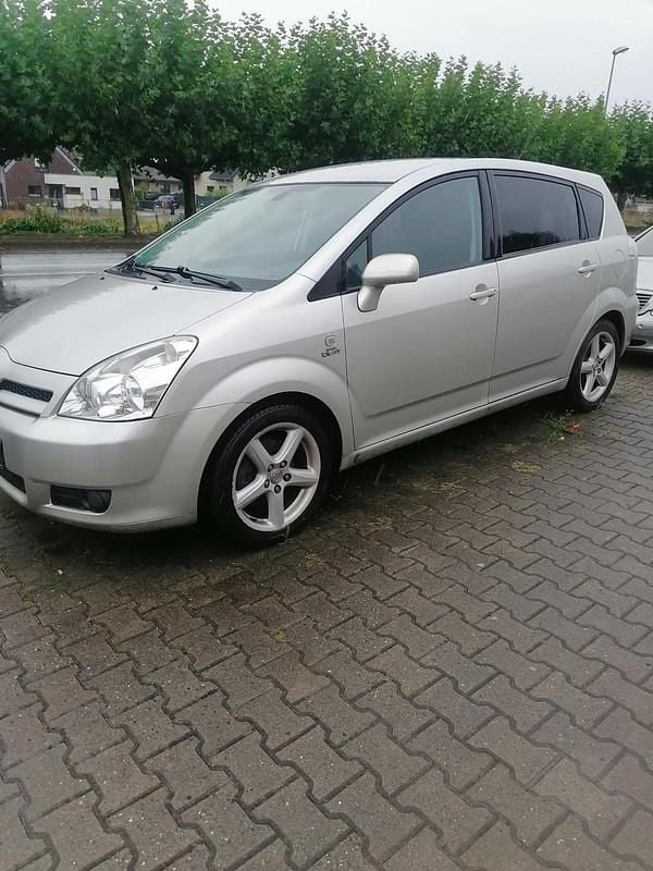 Silber Gebraucht 2005 Toyota Yaris Limousine | 3.000 € - Bild 1/4