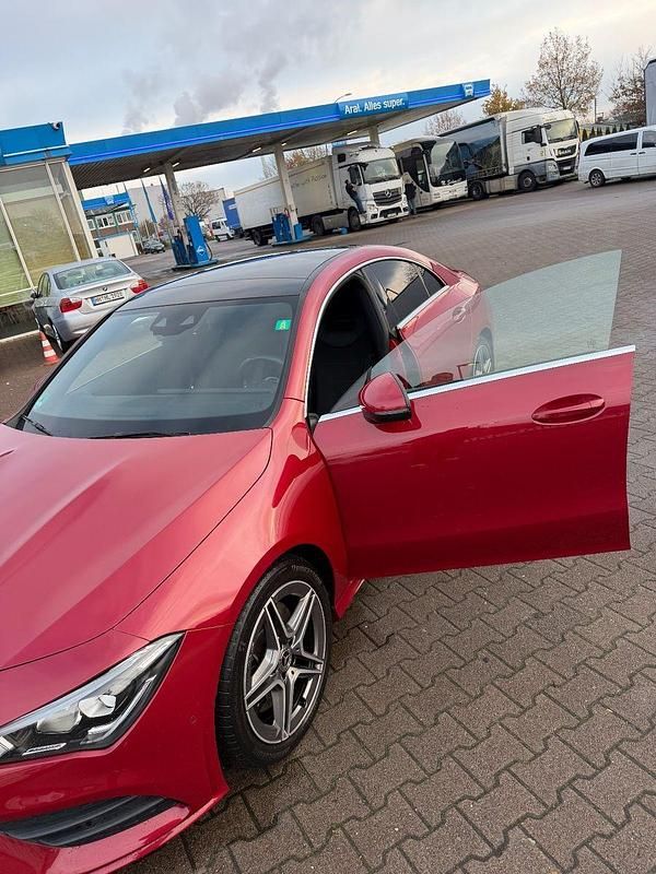 Rot Gebraucht 2020 Mercedes 250 Coupé | 29.000 € (Fairer Preis) - Bild 1/4