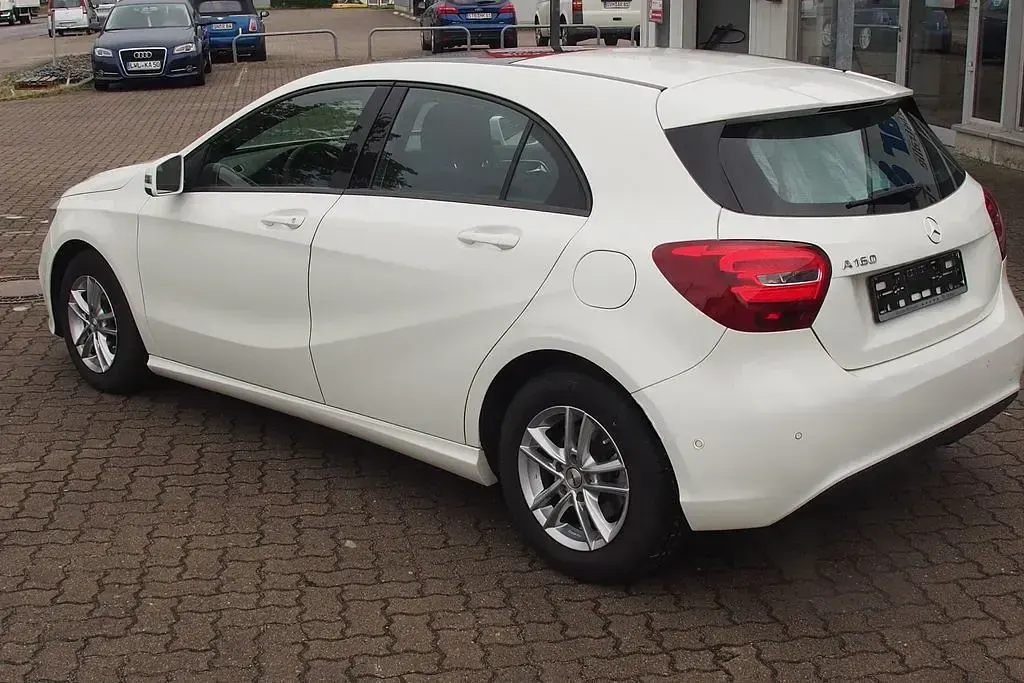 Gebraucht Mercedes A160 102 PS (75 kW) 2017 Weiß Limousine