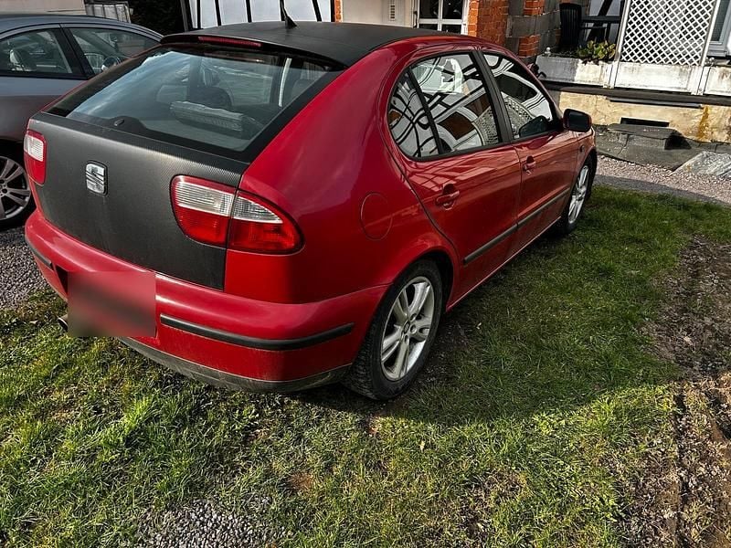 Second-hand Seat Leon 180 CP (132 kW) 2000 Roșu Hatchback