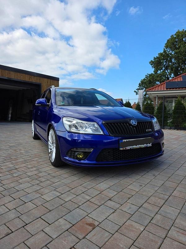 Blau Gebraucht 2009 Skoda Octavia RS Kombi | 8.000 € (Teuer) - Bild 1/4