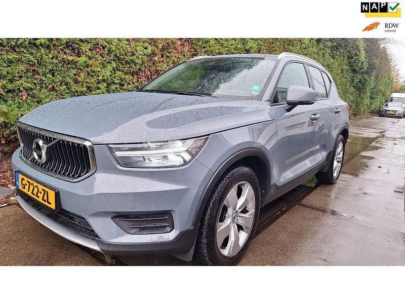 Grau Gebraucht 2020 Volvo XC40 Momentum SUV | 20.328 € - Bild 1/4