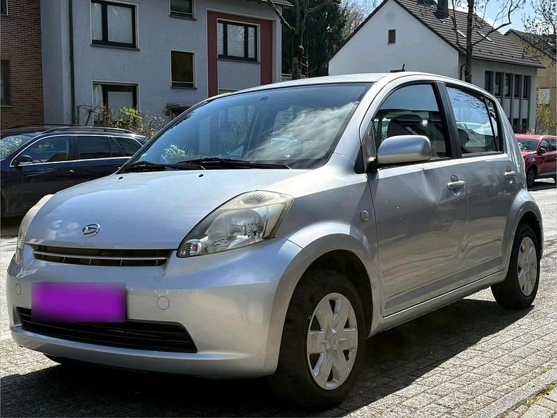 Gebraucht Daihatsu Sirion 87 PS (63 kW) 2007 Silber Kleinwagen