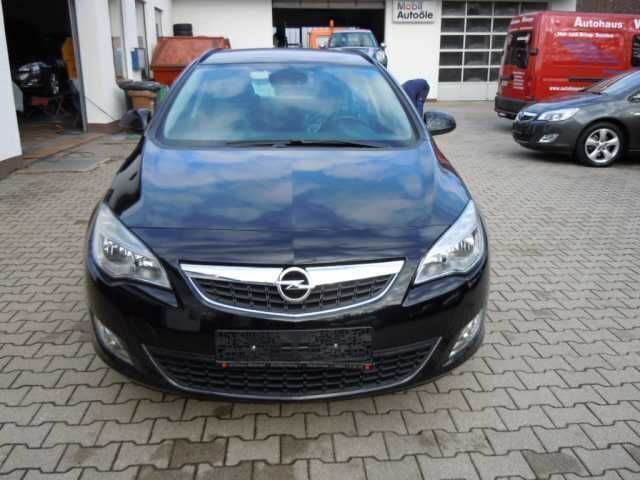 Gebraucht Opel Astra Edition 110 PS (80 kW) 2011 Schwarz metallic Kombi