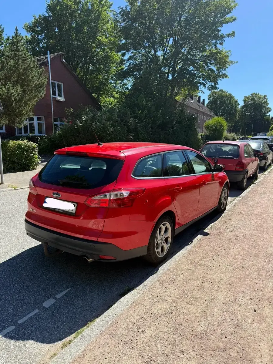 Gebraucht Ford Focus 140 PS (102 kW) 2013 Rot Kombi