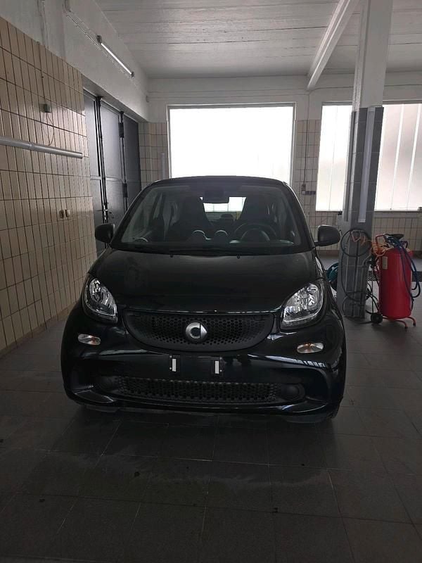 Schwarz Gebraucht 2018 Smart ForTwo Coupé Kleinwagen | 7.000 € (Superpreis) - Bild 1/4