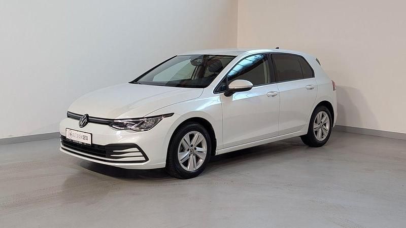 Gebraucht VW Golf VIII Life 150 PS (110 kW) 2023 Weiß Limousine
