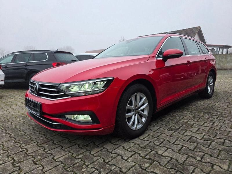 Rot Gebraucht 2023 VW Passat Business Limousine | 19.990 € (Superpreis) - Bild 1/4
