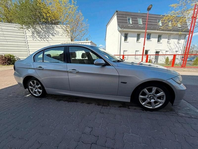 Second-hand BMW 325 218 CP (160 kW) 2005 Argintiu Berlinǎ