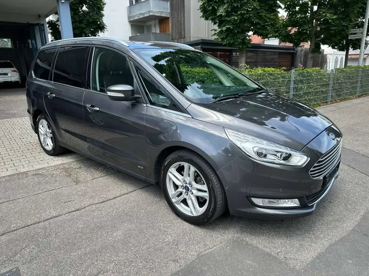 Gebraucht Ford Galaxy Titanium 179 PS (131 kW) 2017 Grau Van / Kleinbus