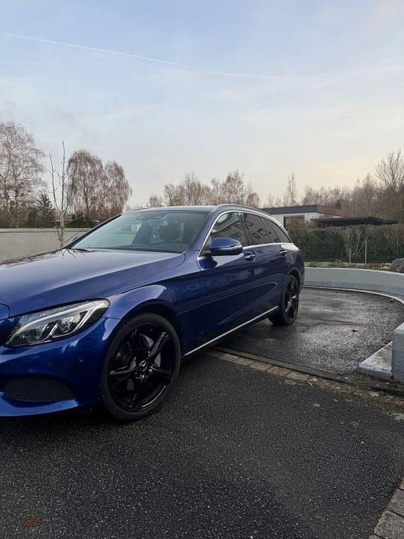 Gebraucht Mercedes C250 204 PS (150 kW) 2017 Blau Limousine