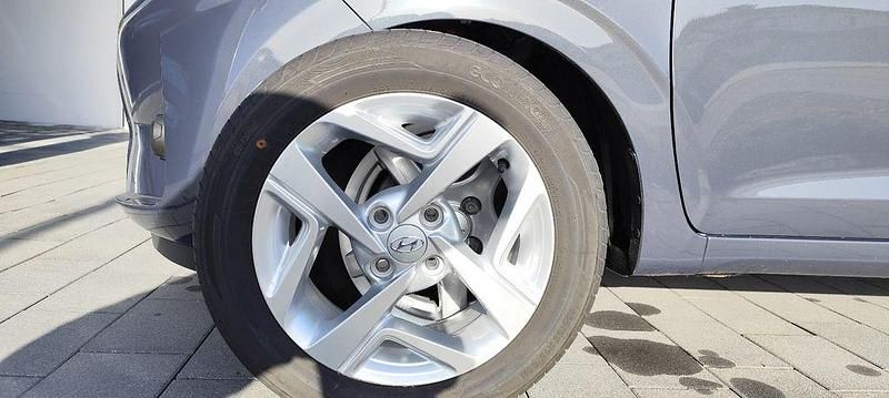 Gebraucht Hyundai i10 Trend 67 PS (49 kW) 2023 Grau Kleinwagen