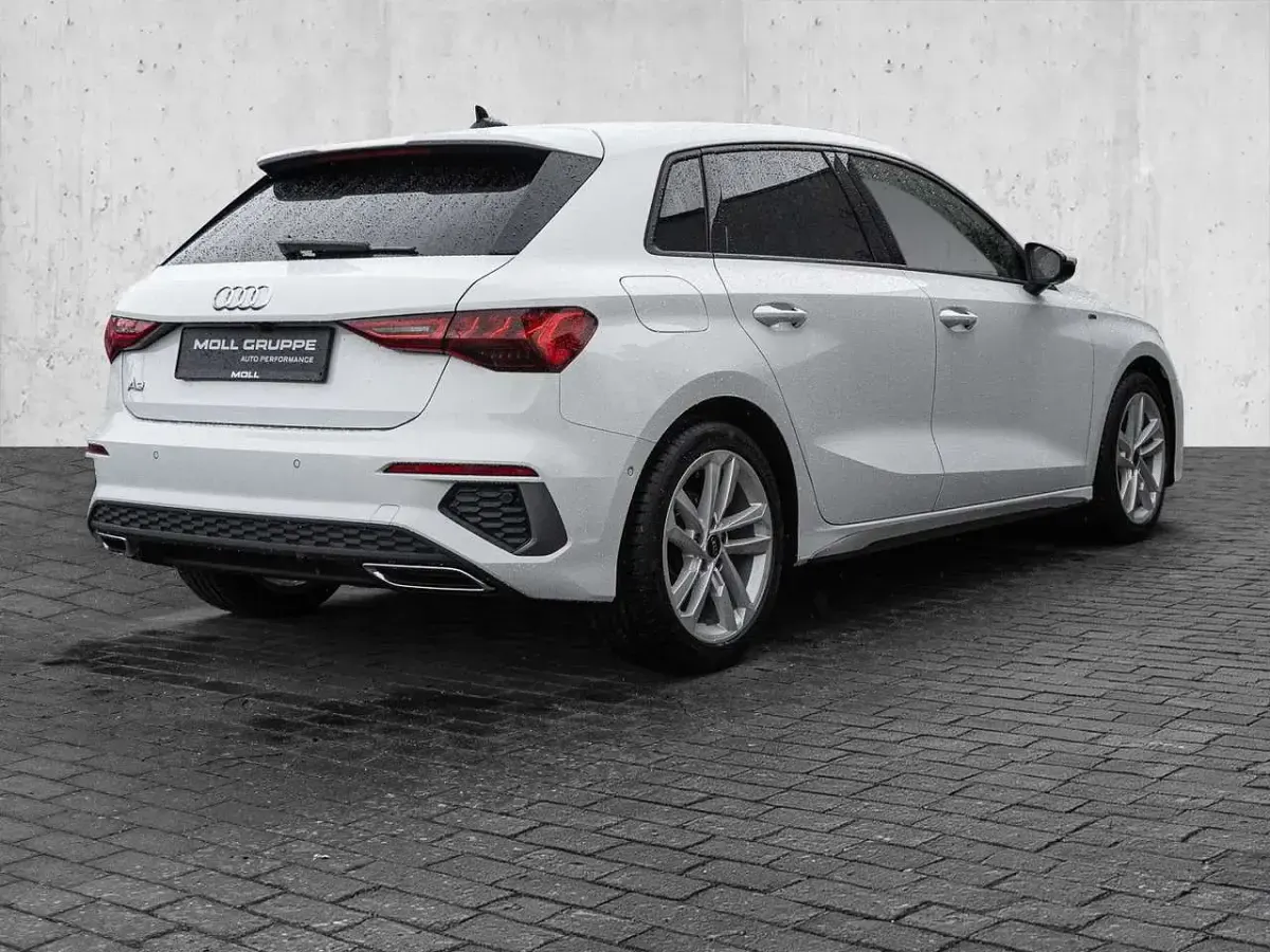 Gebraucht Audi A3 S-Line 150 PS (110 kW) 2023 Gletscherweiß (metallic) Limousine