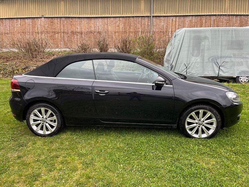 Second-hand VW Golf 105 CP (77 kW) 2011 Negru Cabrio