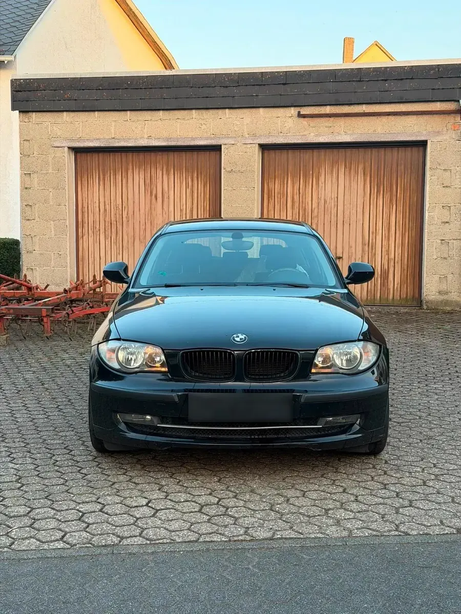 Gebraucht BMW 116 122 PS (89 kW) 2010 Schwarz Kleinwagen