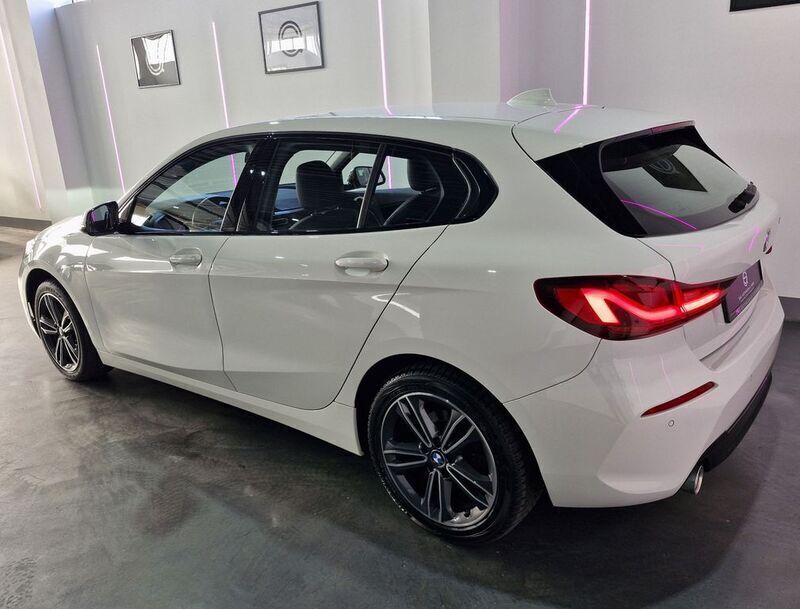 Gebraucht BMW 118 Shadowline 140 PS (102 kW) 2019 Weiß Kleinwagen