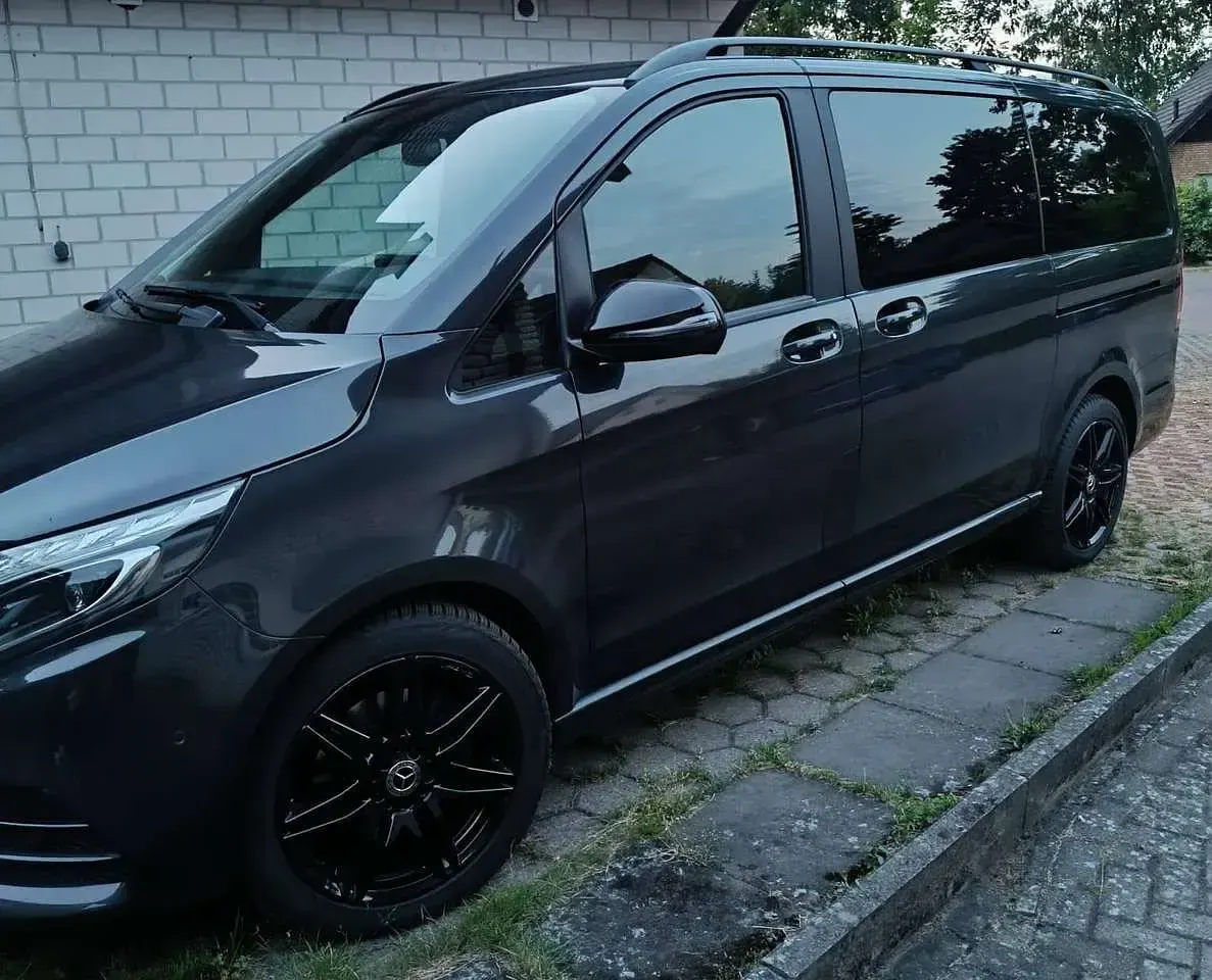 Gebraucht Mercedes V300 Avantgarde Edition 237 PS (174 kW) 2022 Grau Van / Kleinbus