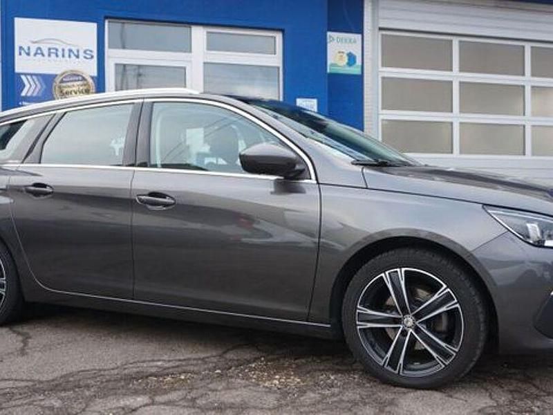 Gebraucht Peugeot 308 131 PS (96 kW) 2018 Grau Limousine