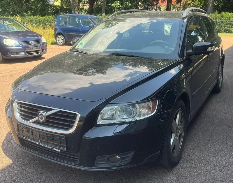 Schwarz Gebraucht 2009 Volvo V50 Momentum Kombi | 1.980 € (Superpreis) - Bild 1/4