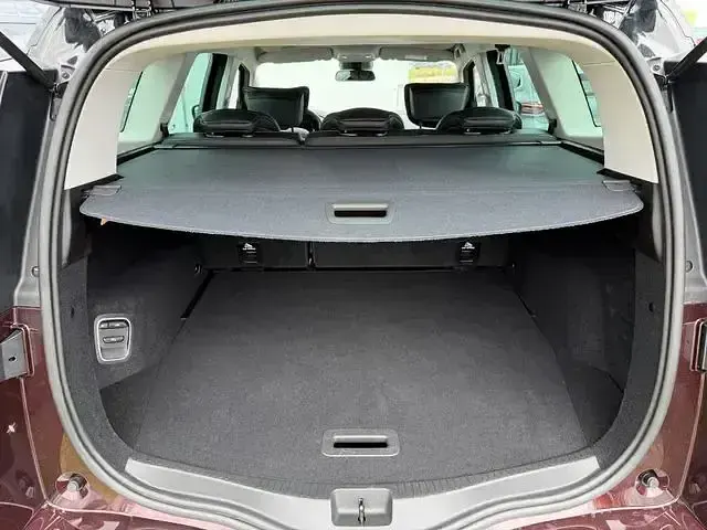 Gebraucht Renault Grand Scénic IV Techno 140 PS (102 kW) 2022 Rot Van / Kleinbus