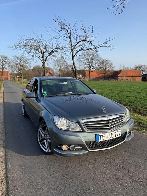 Gebraucht Mercedes C220 Elegance 170 PS (125 kW) 2011 Grau Limousine