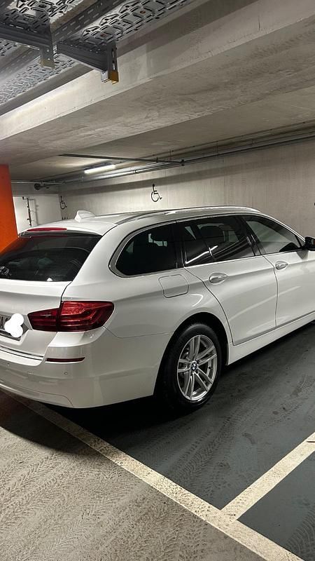 Gebraucht BMW 520 Luxury Line 195 PS (143 kW) 2015 Weiß Limousine