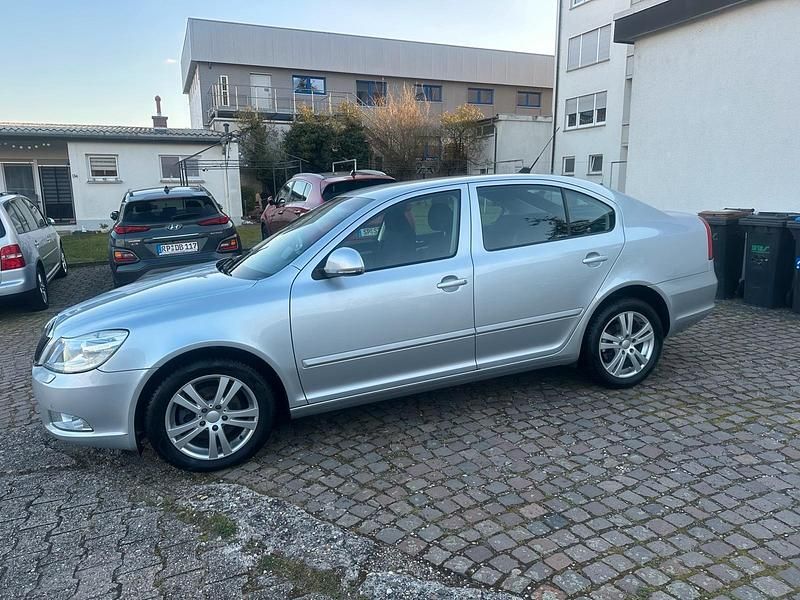 Gebraucht Skoda Octavia 122 PS (89 kW) 2009 Silber Limousine