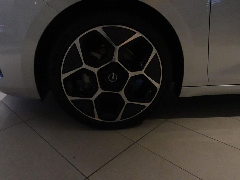 Gebraucht Opel Astra Ultimate 131 PS (96 kW) 2024 Kristall silber Limousine