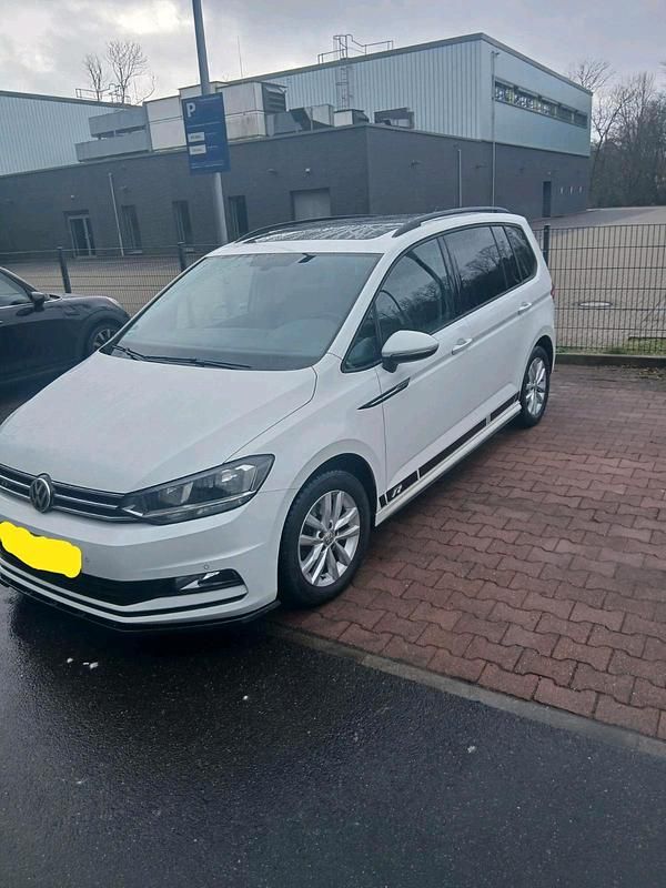 Weiß Gebraucht 2016 VW Touran R Van / Kleinbus | 10.999 € (Superpreis) - Bild 1/4