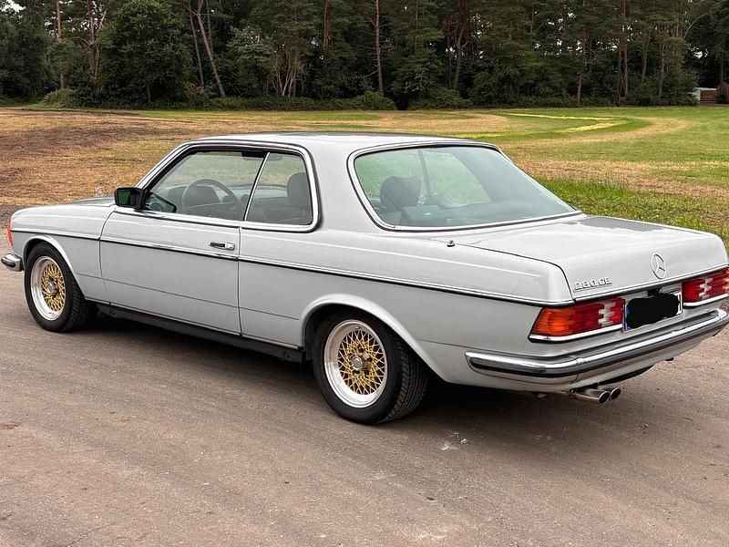 Gebraucht Mercedes 280 185 PS (136 kW) 1983 Silber Coupé