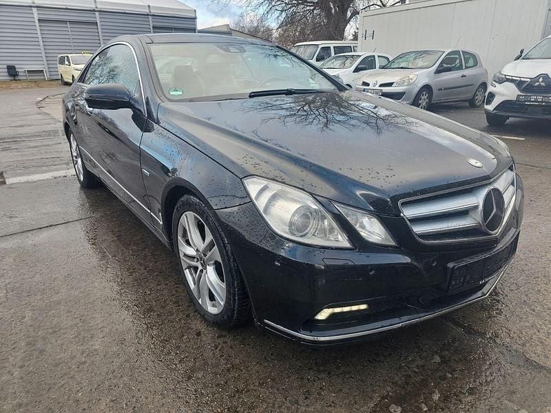Gebraucht Mercedes E350 292 PS (214 kW) 2010 Schwarz Coupé