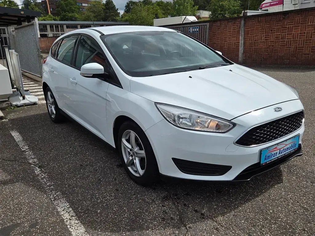 Usado Ford Focus Trend 101 CV (74 kW) 2016 Blanco Berlina