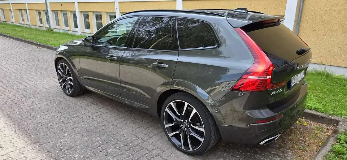 Gebraucht Volvo XC60 R-Design 235 PS (172 kW) 2021 Grau SUV