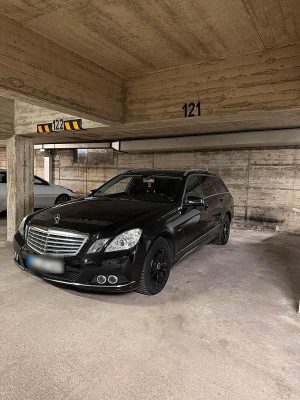 Second-hand Mercedes E200 136 CP (100 kW) 2011 Negru Break
