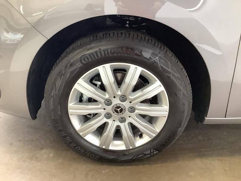 Gebraucht Mercedes T180 Progressive 116 PS (85 kW) 2025 Chromitgrau metallic Van / Kleinbus