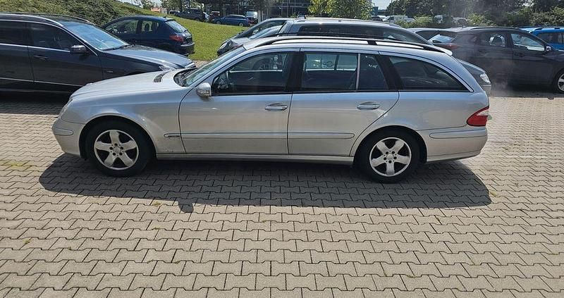 Gebraucht Mercedes E220 Classic 150 PS (110 kW) 2004 Silber Limousine