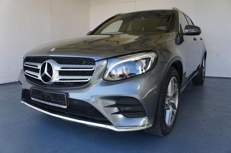 Grau Gebraucht 2016 Mercedes GLC220 AMG line SUV | 22.900 € (Etwas zu teuer) - Bild 1/4