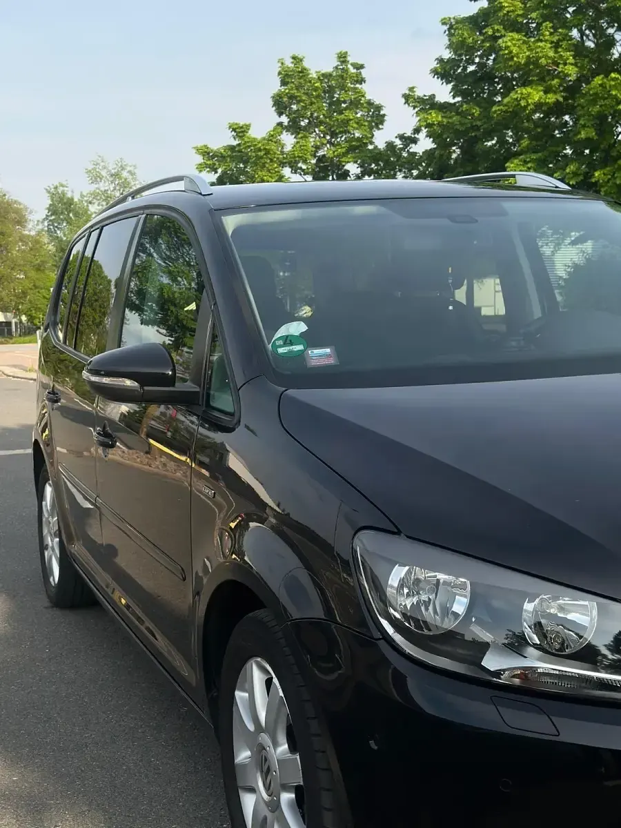 Gebraucht VW Touran 105 PS (77 kW) 2013 Schwarz Van / Kleinbus