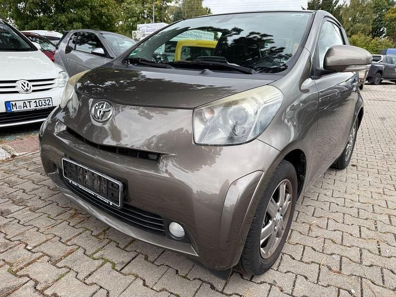 Braun Gebraucht 2010 Toyota iQ Edition Kleinwagen | 3.333 € (Fairer Preis) - Bild 1/4
