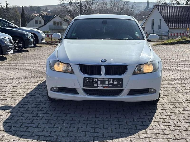 Gebraucht BMW 318 143 PS (105 kW) 2010 Alpinweiss iii Limousine