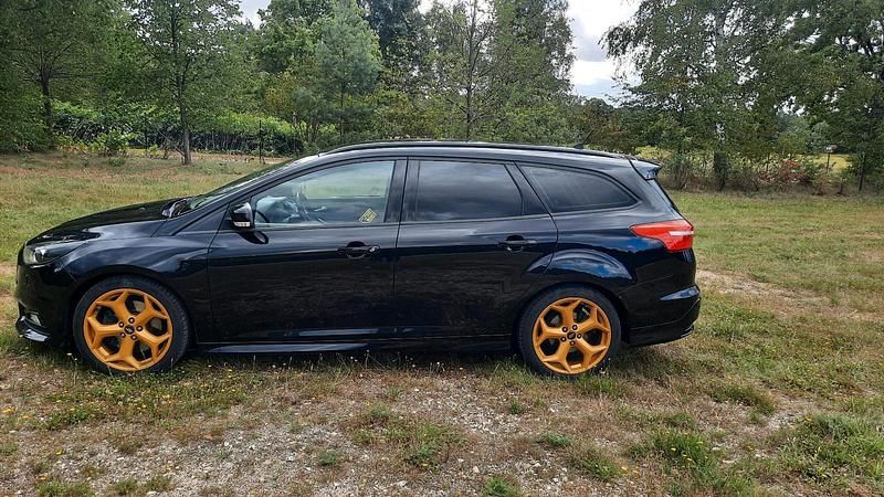 Gebraucht Ford Focus ST 185 PS (136 kW) 2015 Schwarz Kombi